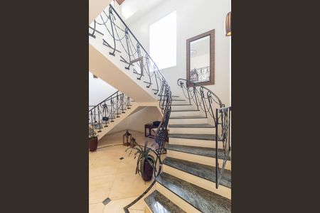 Casa à venda com 600m², 3 quartos e 7 vagasHall