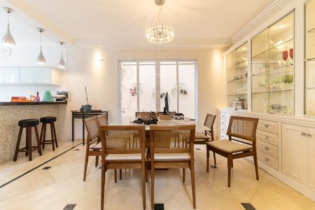 Casa à venda com 600m², 3 quartos e 7 vagasCopa