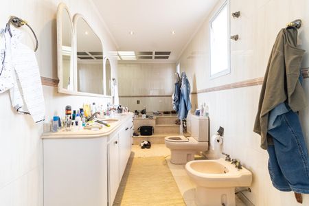 Casa à venda com 600m², 3 quartos e 7 vagasBanheiro da Suíte 1