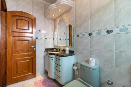 Casa à venda com 600m², 3 quartos e 7 vagasBanheiro da Suíte 2