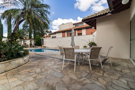 Casa à venda com 600m², 3 quartos e 7 vagasQuintal