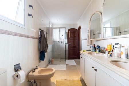 Casa à venda com 600m², 3 quartos e 7 vagasBanheiro da Suíte 1