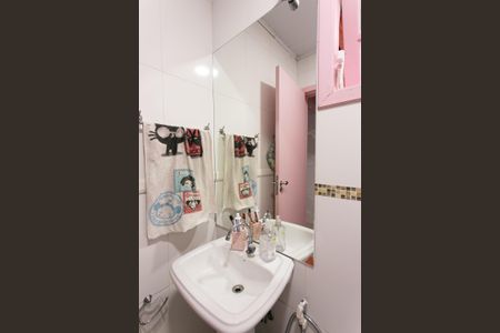 Casa à venda com 73m², 2 quartos e sem vaga Casa à venda com 73m², 2 quartos e sem vagaBanheiro