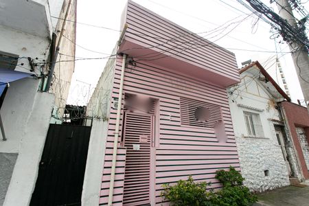 Casa à venda com 73m², 2 quartos e sem vaga Casa à venda com 73m², 2 quartos e sem vagaFachada