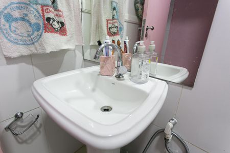 Casa à venda com 73m², 2 quartos e sem vaga Casa à venda com 73m², 2 quartos e sem vagaBanheiro