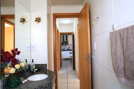 Apartamento à venda com 67m², 2 quartos e 1 vagaBanheiro Social