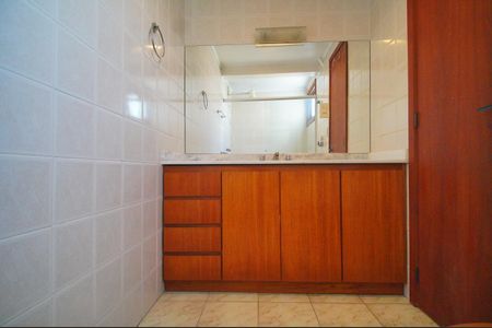 Apartamento à venda com 228m², 3 quartos e 2 vagasBanheiro da Suíte