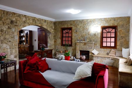 Casa à venda com 300m², 4 quartos e 2 vagas Casa à venda com 300m², 4 quartos e 2 vagasSala