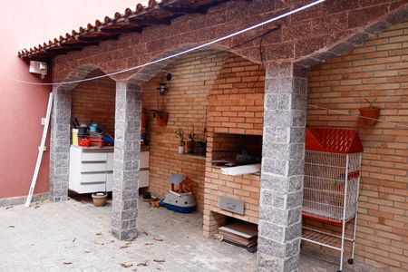 Casa à venda com 300m², 4 quartos e 2 vagas Casa à venda com 300m², 4 quartos e 2 vagasÁrea comum - Churrasqueira