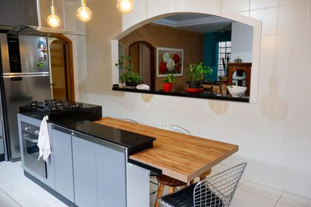 Casa à venda com 300m², 4 quartos e 2 vagas Casa à venda com 300m², 4 quartos e 2 vagasCozinha