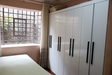 Casa à venda com 300m², 4 quartos e 2 vagas Casa à venda com 300m², 4 quartos e 2 vagasQuarto 1