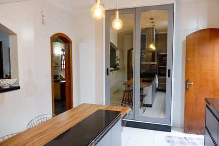 Casa à venda com 300m², 4 quartos e 2 vagas Casa à venda com 300m², 4 quartos e 2 vagasCozinha