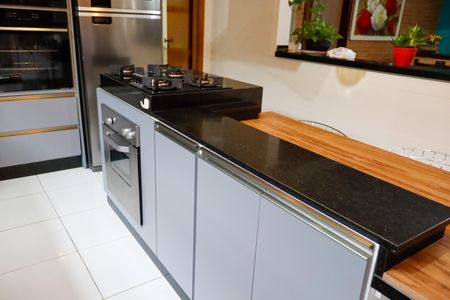 Casa à venda com 300m², 4 quartos e 2 vagas Casa à venda com 300m², 4 quartos e 2 vagasCozinha