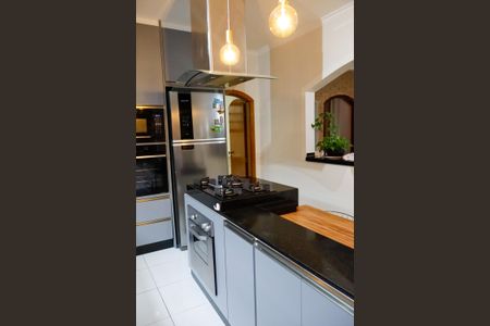 Casa à venda com 300m², 4 quartos e 2 vagas Casa à venda com 300m², 4 quartos e 2 vagasCozinha