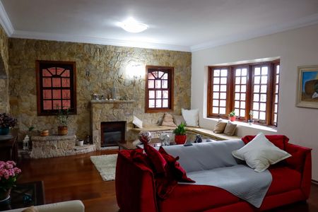 Casa à venda com 300m², 4 quartos e 2 vagas Casa à venda com 300m², 4 quartos e 2 vagasSala