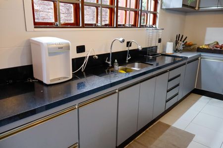 Casa à venda com 300m², 4 quartos e 2 vagas Casa à venda com 300m², 4 quartos e 2 vagasCozinha