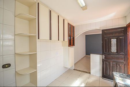 Casa à venda com 400m², 2 quartos e 8 vagas Casa à venda com 400m², 2 quartos e 8 vagasCozinha