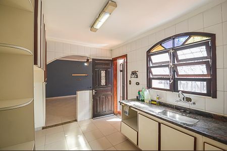 Casa à venda com 400m², 2 quartos e 8 vagas Casa à venda com 400m², 2 quartos e 8 vagasCozinha