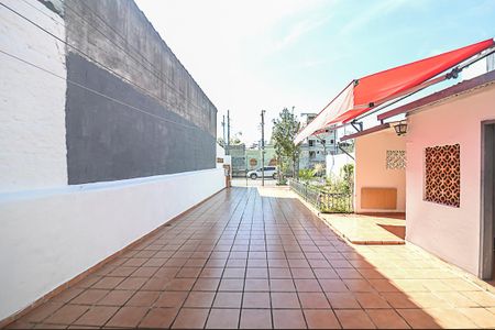 Casa à venda com 400m², 2 quartos e 8 vagas Casa à venda com 400m², 2 quartos e 8 vagasGaragem