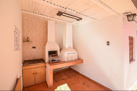 Casa à venda com 400m², 2 quartos e 8 vagas Casa à venda com 400m², 2 quartos e 8 vagasChurrasqueira