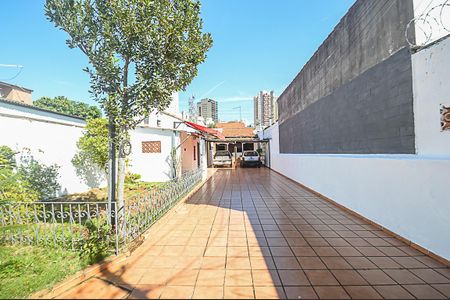 Casa à venda com 400m², 2 quartos e 8 vagas Casa à venda com 400m², 2 quartos e 8 vagasGaragem