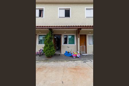 Casa de condomínio para alugar com 70m², 2 quartos e 1 vagaFachada Interna