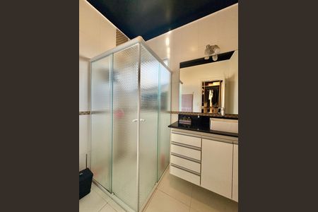 Casa à venda com 318m², 4 quartos e 3 vagasBanheiro da Suíte 1