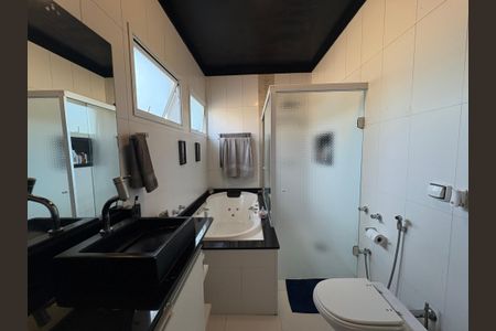 Casa à venda com 318m², 4 quartos e 3 vagasBanheiro da Suíte Master