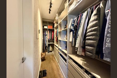 Casa à venda com 318m², 4 quartos e 3 vagasSuíte Master