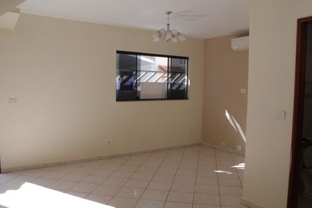 Casa de condomínio à venda com 184m², 3 quartos e 3 vagasSala