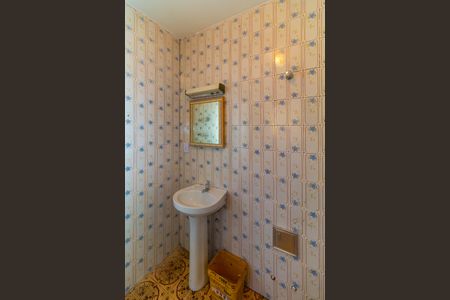 Casa à venda com 284m², 4 quartos e sem vagaCasa 2 Banheiro