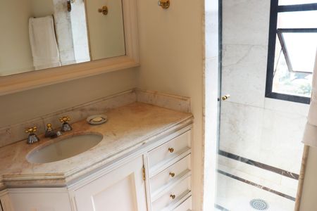 Apartamento à venda com 216m², 2 quartos e 3 vagasBanheiro da Suíte 1