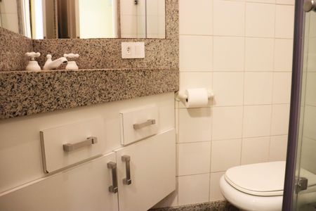 Apartamento à venda com 216m², 2 quartos e 3 vagasBanheiro de serviço