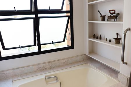 Apartamento à venda com 216m², 2 quartos e 3 vagasBanheira da Suíte master