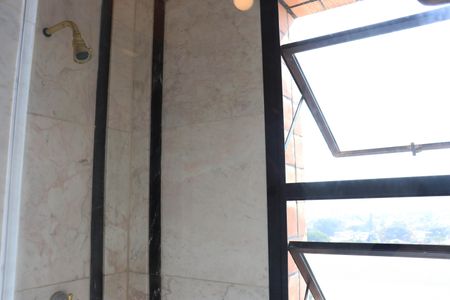 Apartamento à venda com 216m², 2 quartos e 3 vagasBanheiro da Suíte 1