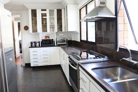 Apartamento à venda com 216m², 2 quartos e 3 vagasCozinha