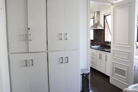 Apartamento à venda com 216m², 2 quartos e 3 vagasÁrea de Serviço