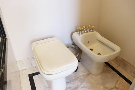 Apartamento à venda com 216m², 2 quartos e 3 vagasBanheiro da Suíte master