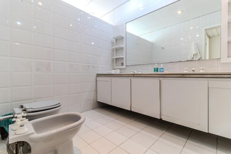Apartamento à venda com 243m², 4 quartos e 2 vagasBanheiro Social