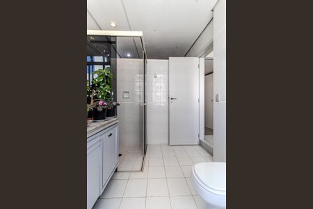 Apartamento à venda com 243m², 4 quartos e 2 vagasBanheiro da Suíte 2