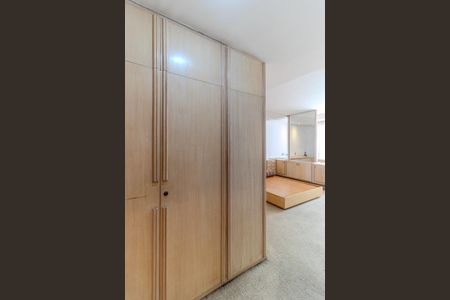 Apartamento à venda com 243m², 4 quartos e 2 vagasSuíte 1