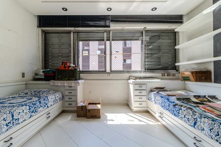 Apartamento à venda com 243m², 4 quartos e 2 vagasQuarto 1