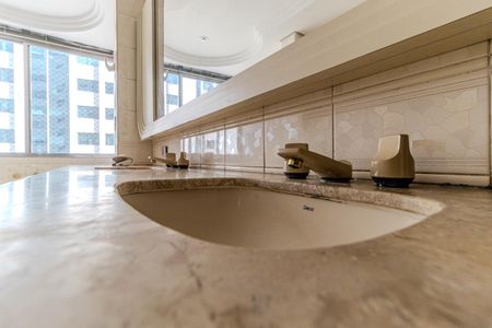 Apartamento à venda com 243m², 4 quartos e 2 vagasBanheiro da Suíte 1