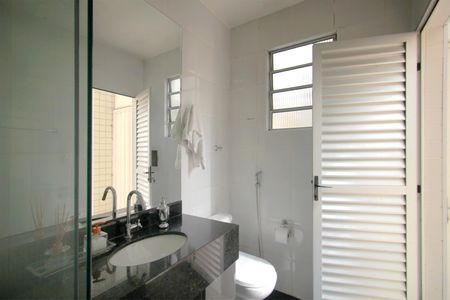 Apartamento à venda com 300m², 4 quartos e 2 vagasBanheiro 2