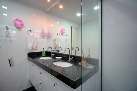 Apartamento à venda com 300m², 4 quartos e 2 vagasBanheiro Social