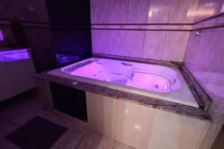 Casa para alugar com 420m², 3 quartos e 2 vagasBanheiro Suíte