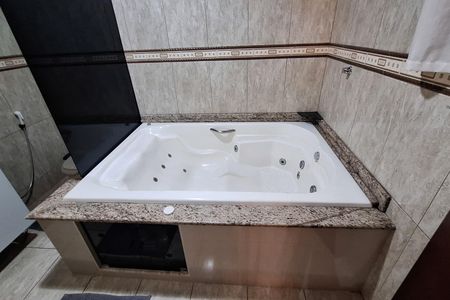 Casa para alugar com 420m², 3 quartos e 2 vagasBanheiro Suíte