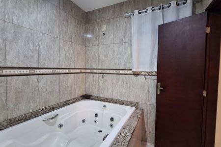 Casa para alugar com 420m², 3 quartos e 2 vagasBanheiro Suíte