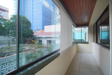 Apartamento para alugar com 240m², 3 quartos e 1 vagaVaranda