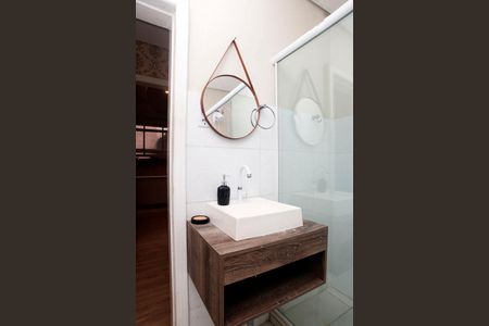 Banheiro de apartamento à venda com 1 quarto, 46m² em Centro Histórico, Porto Alegre